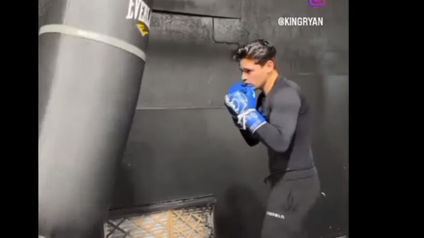 "Garcia's Terms: De La Hoya's Catchweight Ultimatum Stirs Controversy in Boxing Circles!"