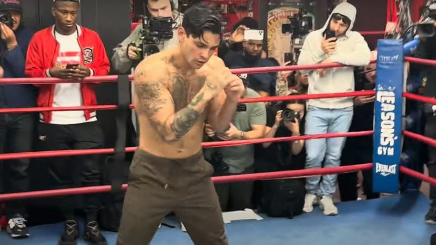 "Unorthodox Training or Cry for Help? Ryan Garcia’s Midnight Gym Session Draws Attention!"