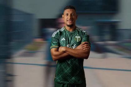 Undefeated superstar Bryan Acosta signs with Sampson Boxing