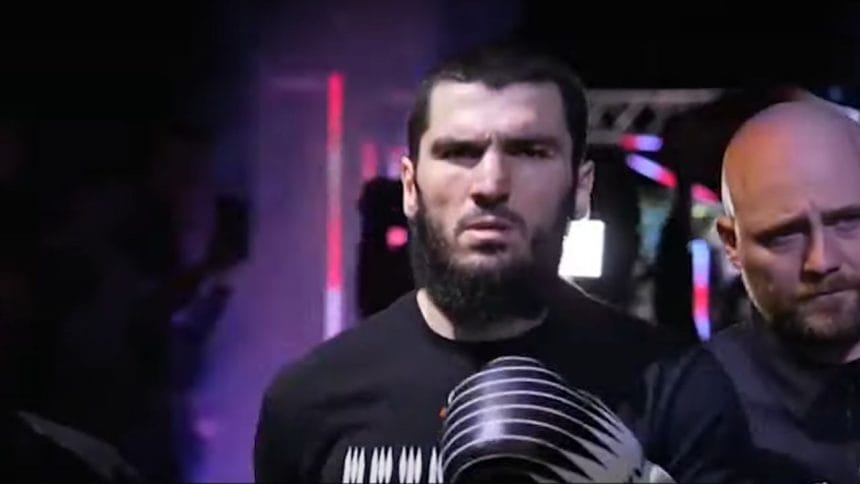 "Disappointment Reigns as Bivol-Beterbiev Clash Postponed: Fans Demand Action in Light Heavyweight Division!"