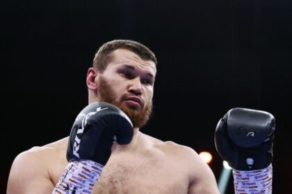 “Arslanbek Makhmudov’s Shocking Post-Fight Injury: Time for Retirement or a Comeback?”