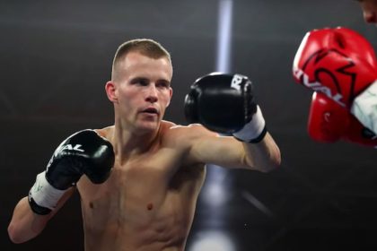 "Battle for Redemption: Valdez vs. Wilson Set to Reignite Boxing's Super Featherweight Division!"