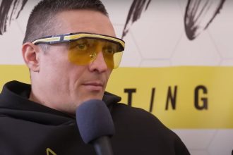 "Tyson Fury Ignites Explosive Feud by Branding Usyk 'Fat Midget' – Boxing World Erupts!"