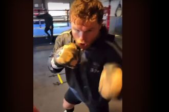 "Canelo's Gym Workout Raises Eyebrows: Fans Divided Over Impending Showdown with Munguia!"