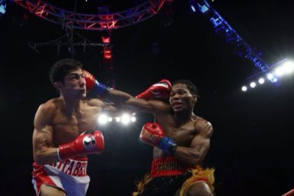 "Boxing World Erupts: Jake Paul's Trainer Takes a Stand for Canelo Alvarez Against Mayweather Backlash!"