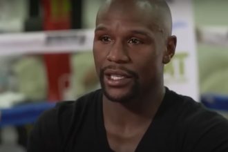 "Mayweather Roars into Dubai: Boxing Icon's Heartwarming Encounter with Lion Cub Captivates the World!"