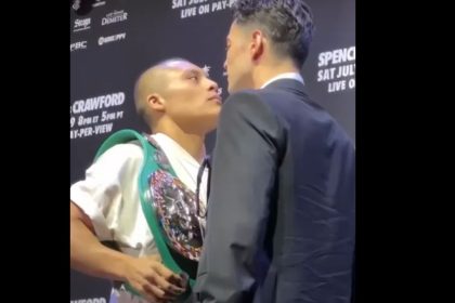 "Isaac ‘Pitbull’ Cruz: Mexico's New Boxing Sensation or Canelo's Heir? De La Hoya Weighs In!"