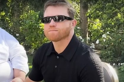 "Mayweather vs. Alvarez: The Battle of Legends or the Dance of Ducks? Fans Divided!"