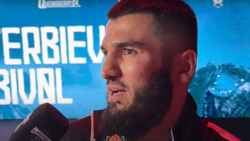 "Beterbiev’s Non-Committal Response Leaves Fans Pondering: Benavidez Bout or Bivol Battle?"