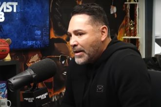 "Oscar De La Hoya's Past Returns to Haunt Him: Fans Remind Him of Garcia's Defeat to Davis!"