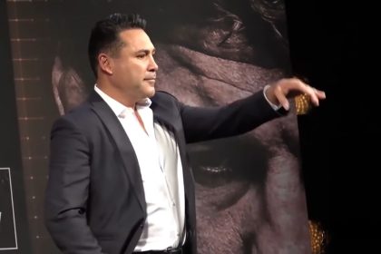 Floyd Mayweather or Canelo Alvarez, who is the biggest duck of this generation? Oscar De La Hoya sparked controversy among fans