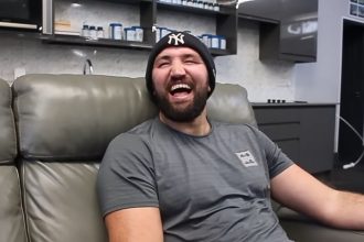 Hughie Fury returned and fought Dovbyshchenko for six rounds of action