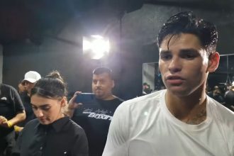 De La Hoya rejected Haney's call for Garcia to fight again