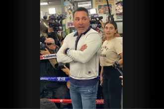 Jaime Munguia and David Benavidez's Oscar De La Hoya is ready to make "In a Heartbeat."