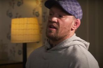 "Conor McGregor's BKFC Bombshell: Fans Divided Over Potential Canelo Alvarez vs. Oscar De La Hoya Showdown!"