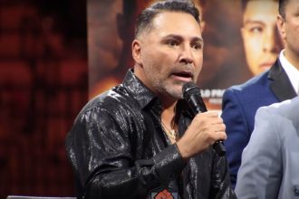 From Setback to Stardom: De La Hoya Predicts Bright Future for Munguia After Canelo Clash!