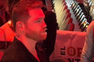 "Wrexham's Paul Mullin Cheers on Canelo Alvarez with Vegas Vacation Crew!"