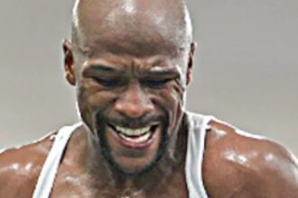 "Mayweather vs. Haney's Doubts: Trainer's Advice Sparks Debate in Boxing Circles"