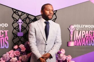 "Floyd Mayweather’s Giveaway Extravaganza: Win Big with Gucci, Louis Vuitton, and More!"