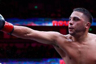 "Chris Avila Shocks Anthony Pettis: A Boxing Showdown to Remember!"