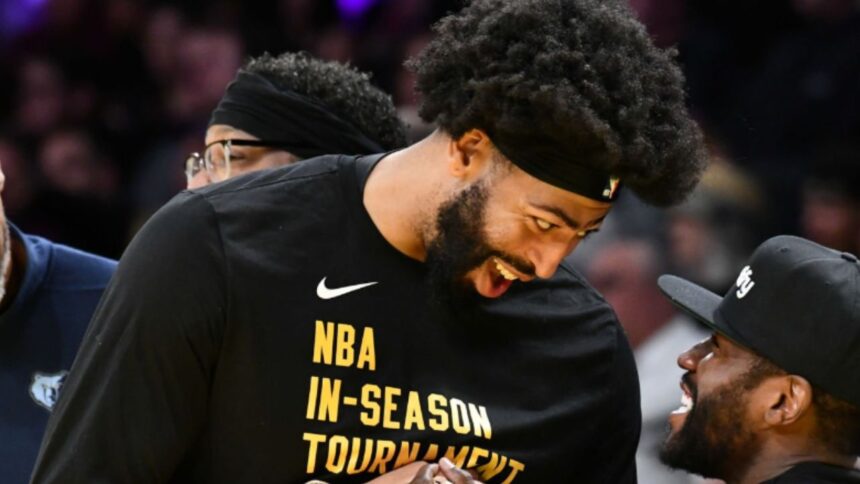 "Breaking Barriers: Gervonta Davis Challenges Mayweather’s Undefeated Legacy"