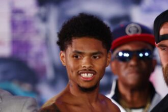"Shakur Stevenson Embraces De La Hoya's Mayweather Blueprint: A New Era in Boxing?"