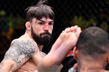 "Inside the Gym: Mike Perry’s Controversial Sparring Session Sets Stage for Jake Paul Showdown"