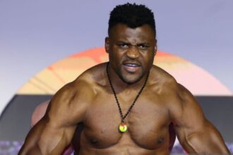 "Francis Ngannou Exposes Boxing’s Dirty Tricks: Delays and Deception in Anthony Joshua Fight"