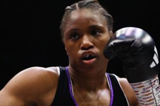 “Caroline Dubois vs. Maira Moneo: Can the Rising Star Overcome the Veteran’s Fury?”