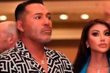 "Oscar De La Hoya Shatters the Undefeated Myth: What Really Makes a Boxing Superstar?"