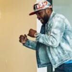 "Floyd Mayweather Dances with Mariachis in Mexico, Ticket Website Crashes Amidst Frenzy!"