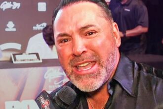 "De La Hoya Accuses Canelo Alvarez of 'Scaring' Away David Benavidez Fight"