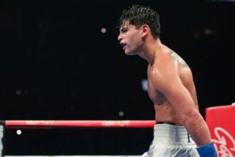 “Terence Crawford’s Bold Challenge: Is Ryan Garcia’s Inner Circle to Blame for His Downfall?”