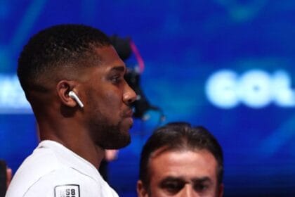 “From Courts to Legends: How Anthony Joshua’s 3 Words Captured Andy Murray’s Epic Farewell”