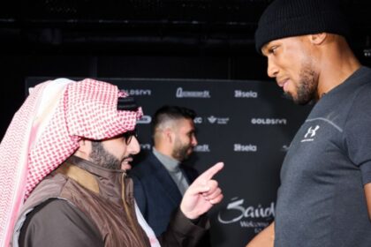 “Boxing Drama Unfolds: How Turki Alalshikh Turned Timothy Bradley’s Criticism into a Sold-Out Success”