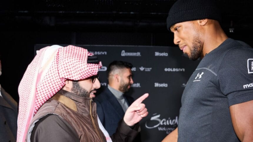 “Boxing Drama Unfolds: How Turki Alalshikh Turned Timothy Bradley’s Criticism into a Sold-Out Success”