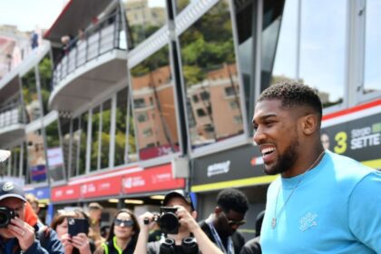 “Anthony Joshua Takes a Hit and a Laugh: The Hilarious Moment He Got Cut Sparring with Kids”