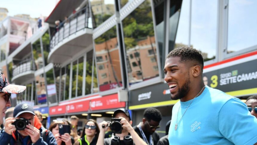 “Anthony Joshua Takes a Hit and a Laugh: The Hilarious Moment He Got Cut Sparring with Kids”