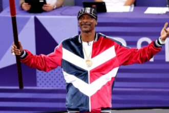 "Snoop Dogg’s Hilarious Take on Adrien Broner’s ‘Cheese on a Burger’ Analogy Sets Internet Ablaze!"