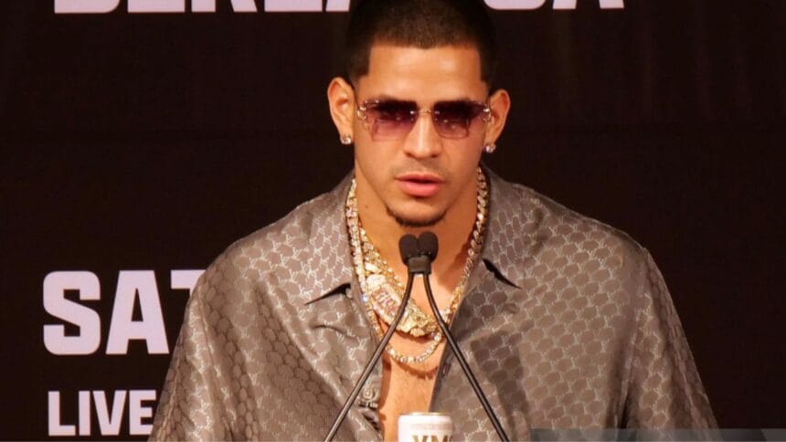 “Edgar Berlanga’s Heartwarming Tribute: ‘Chosen’ Pendant Set to Pass Down a Legacy of Love”