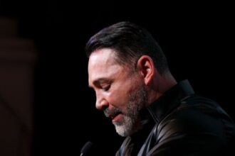 “Oscar De La Hoya’s Brutal Rant: Berlanga and Alvarez in Crosshairs!”