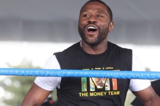 "Floyd Mayweather Shocks Fans with Cold Dismissal of Young Boxer at Press Event"