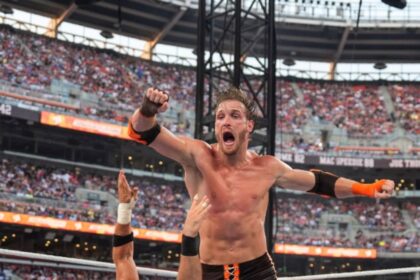 "Mike Tyson’s Shocking Praise: How Logan Paul Hurt Floyd Mayweather’s Nose"