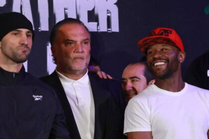“Floyd Mayweather’s ‘No-Win’ Dilemma: Why an Exhibition Match with Chavez Sr. Might Be a Risky Move”