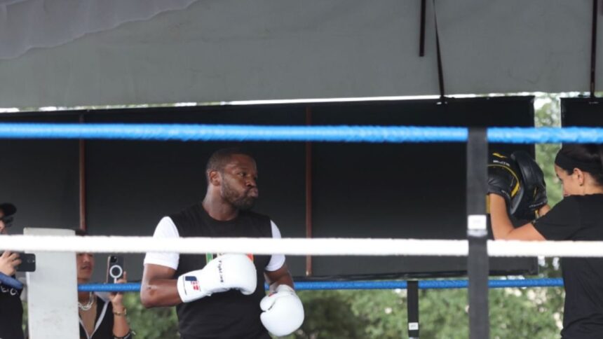 “Floyd Mayweather’s Next Big Fight: Mike Tyson, Jake Paul, or a High-Stakes Rematch?”