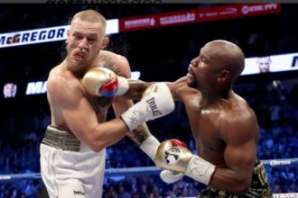 "Did Floyd Mayweather Cross the Line? Mid-Fight Referee Swap Raises Eyebrows in Boxing World"