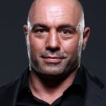 "Joe Rogan’s Fiery Defense of Floyd Mayweather After Shocking Mid-Fight Referee Firing"