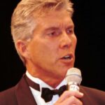 “Heartbreak in the Ring: Michael Buffer’s Emotional Tribute to Sid Vicious After Tragic Loss”