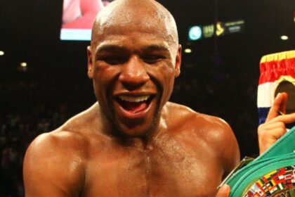 “Mayweather’s WWE-Style Fight Sparks Outrage: Fans Call for Boycott After Referee Drama”