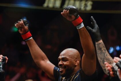 “Jon Jones and Muhammad Ali’s Grandson: A Heartwarming Hotel Lobby Encounter Goes Viral”